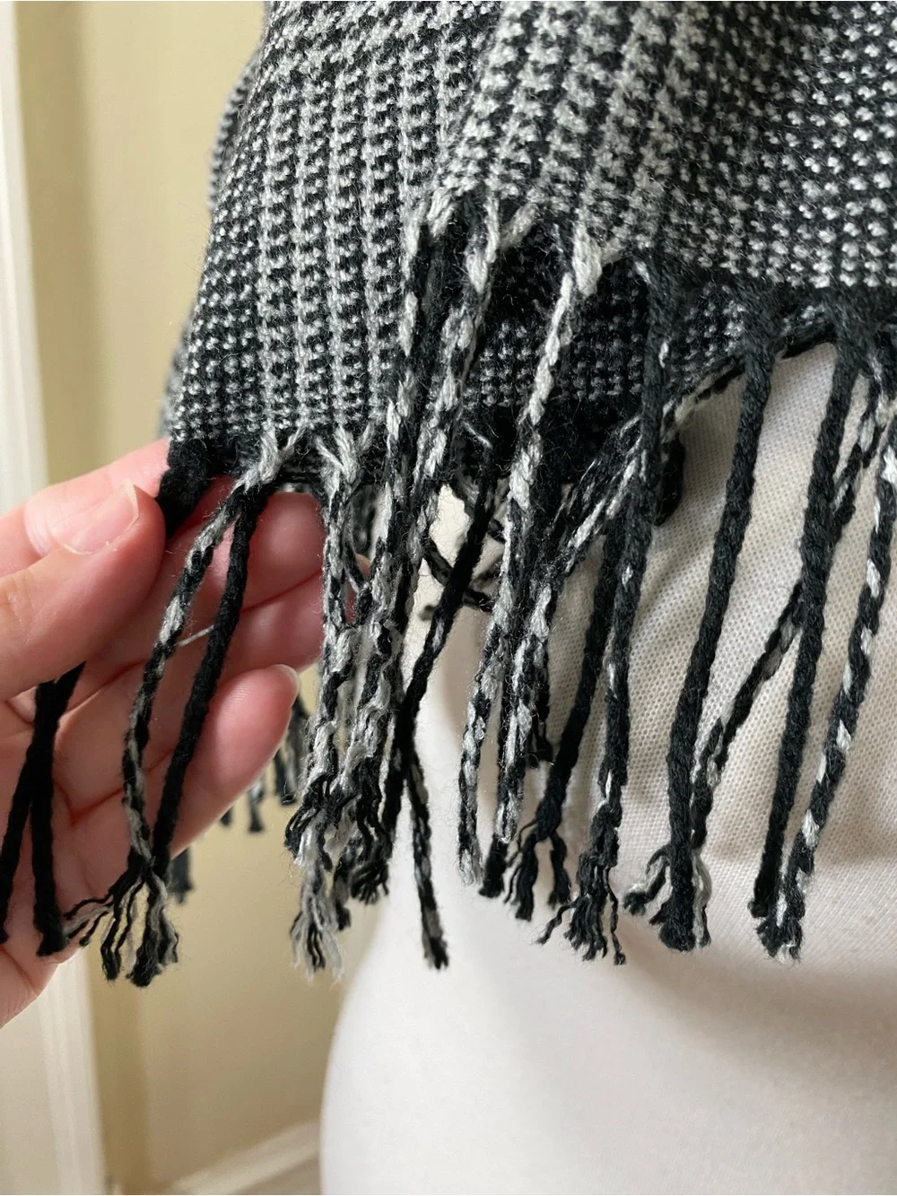 Banana Republic Black White Houndstooth Plaid Fringe Fall Winter Scarf - Unisex